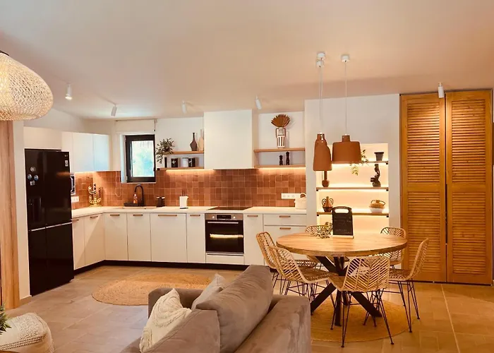 Villa Naya Pool & Garden View