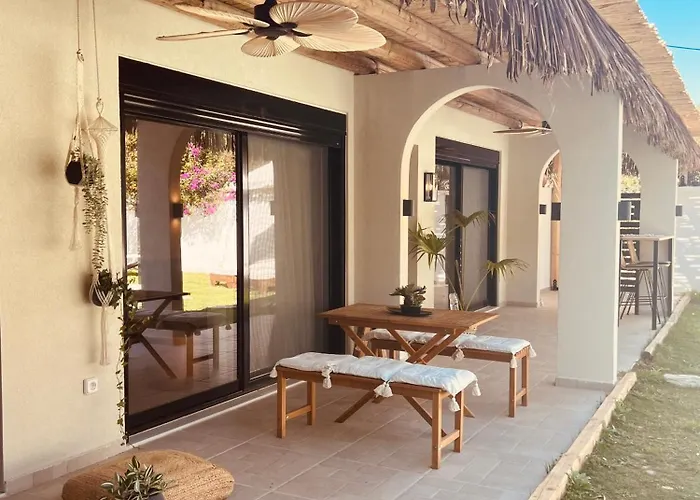 Villa Naya Pool & Garden View