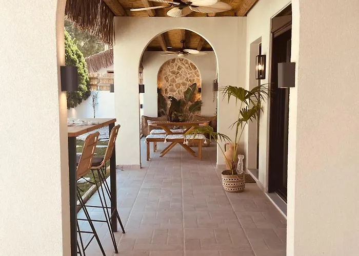 Naya Pool & Garden View Villa *