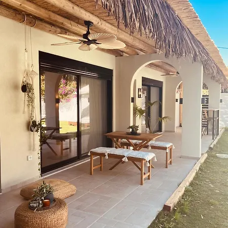 Villa Naya Pool & Garden View