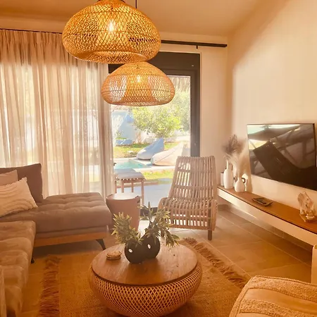 Naya Pool & Garden View * Коскину