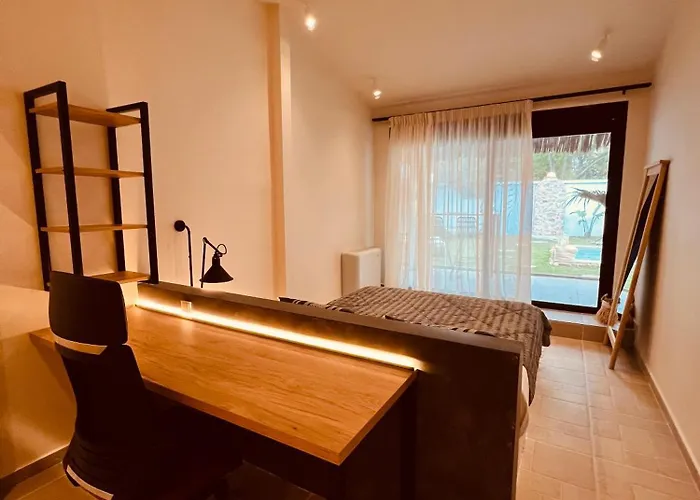 Villa Naya Pool & Garden View